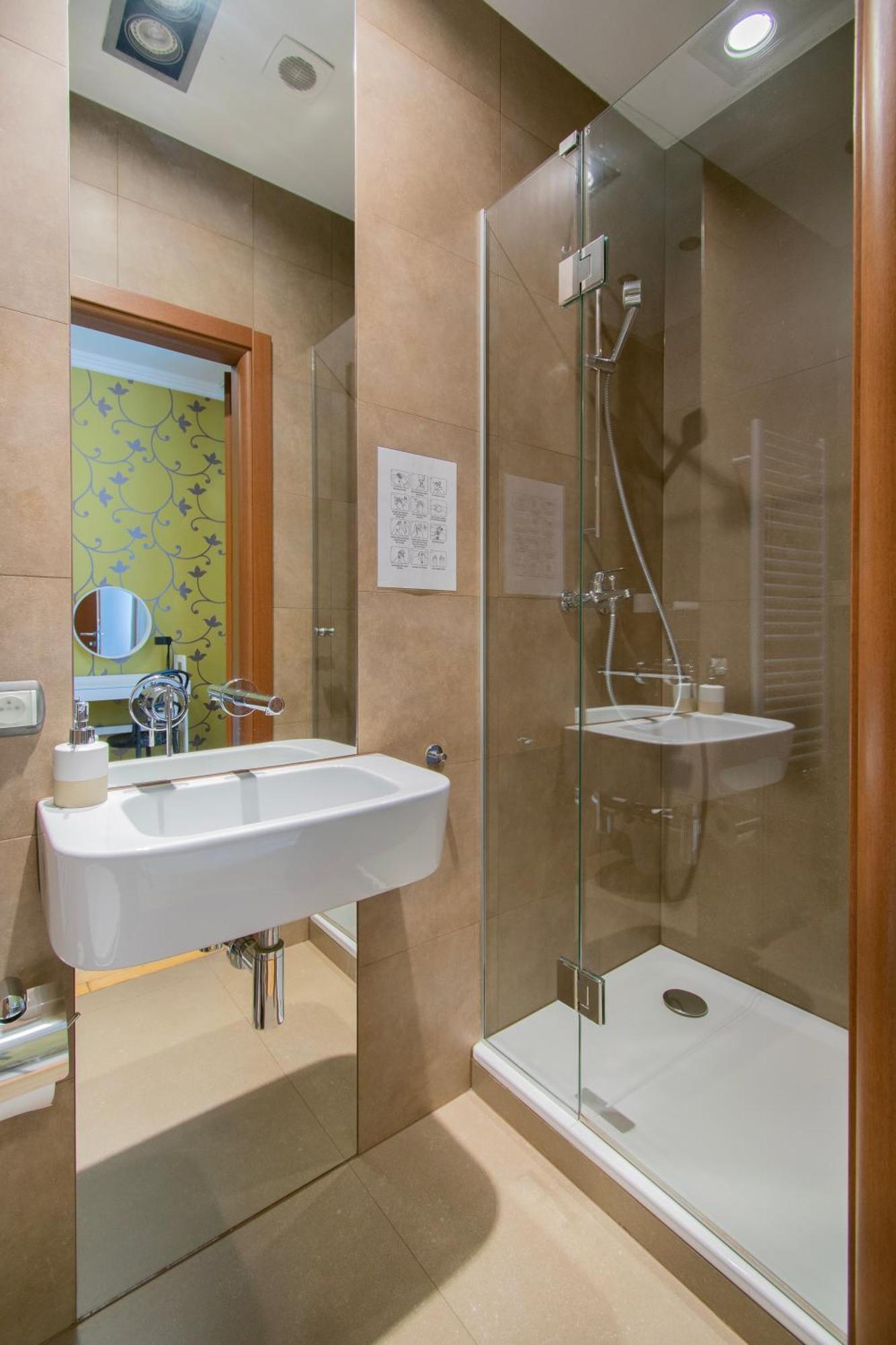 Apartament Collosal 6 Bedroom Słowackiego Avenue *