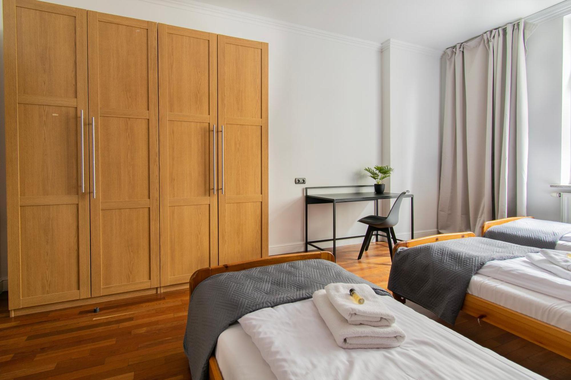 Apartament Collosal 6 Bedroom Słowackiego Avenue Kraków